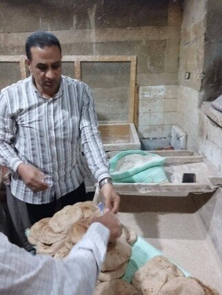 خبز ناقص الوزن وتجميع دقيق.. ضبط 329 مخالفة تموينية خلال حملة بالمنيا