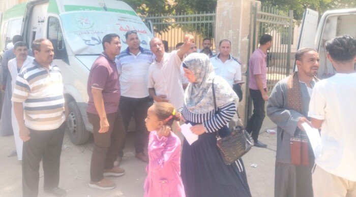 توقيع الكشف الطبي على 740 مواطنًا خلال قافلة علاجية مجانية بقرية بني رافع بمنفلوط بأسيوط توقيع الكشف الطبي على 740 مواطنًا خلال قافلة علاجية مجانية بقرية بني رافع بمنفلوط بأسيوط