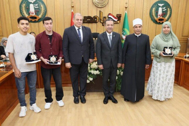 محافظ المنوفية يكرم أوائل الجمهورية الحاصلين على مراكز متقدمة بالثانوية العامة والأزهرية والتعليم الفني محافظ المنوفية يكرم أوائل الجمهورية الحاصلين على مراكز متقدمة بالثانوية العامة والأزهرية والتعليم الفني