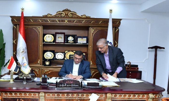 بنسبة نجاح 84.04%.. محافظ قنا يعتمد نتيجة الدور الثاني للشهادة الإعدادية 2026 بنسبة نجاح 84.04%.. محافظ قنا يعتمد نتيجة الدور الثاني للشهادة الإعدادية 2026