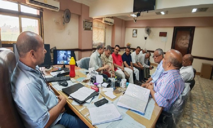مدير «تعليم فرشوط» يبحث مع موجهي اللغة العربية حركة النقل والندب ويُشدد على الانضباط مدير «تعليم فرشوط» يبحث مع موجهي اللغة العربية حركة النقل والندب ويُشدد على الانضباط