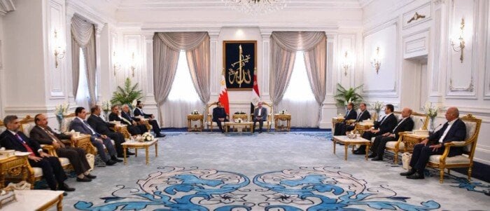 ملك البحرين يؤكد تضامن بلاده الكامل مع مصر في كل ما تتخذه من إجراءات لصون أمنها ملك البحرين يؤكد تضامن بلاده الكامل مع مصر في كل ما تتخذه من إجراءات لصون أمنها