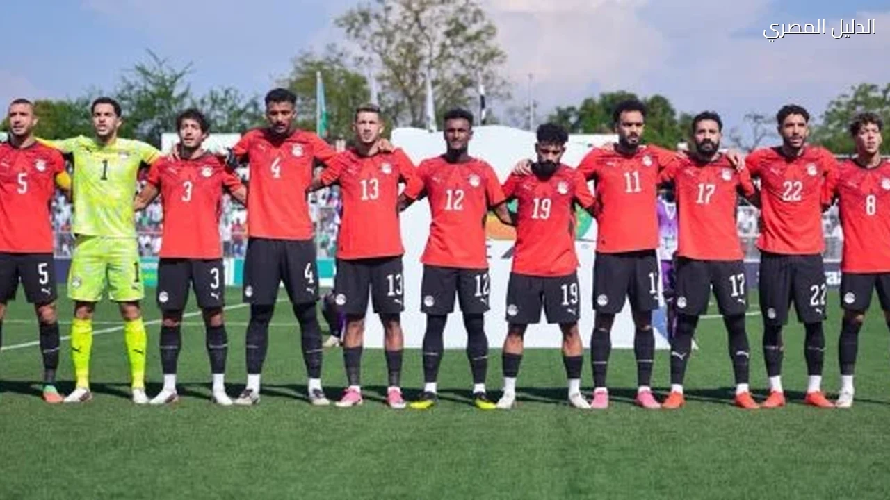 منتخب مصر بالقميص الأحمر وجنوب أفريقيا بالأخضر فى مباراة الليلة